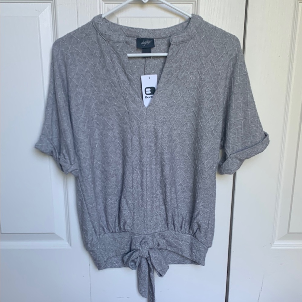 Buckle/Daytrip Gray/silver metallic Short Sleeve Top with Tie Hem